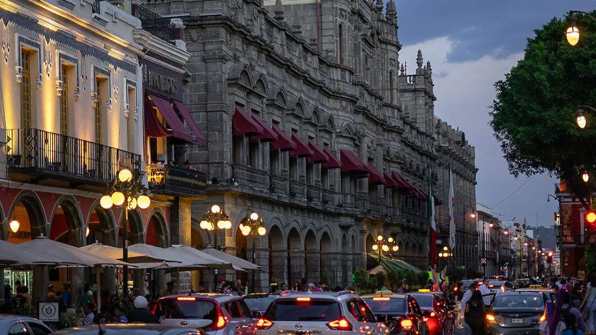 calle frente al ayuntamiento de puebla 